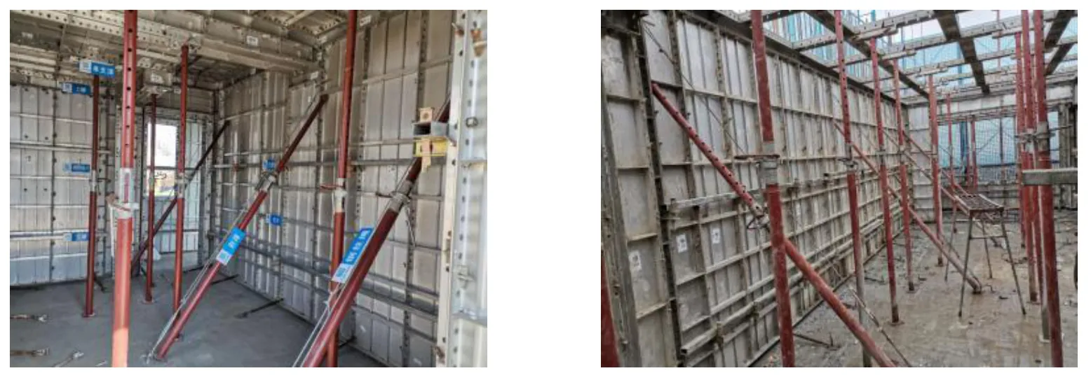 Bố trí cáp thép và cây chống thép để căn chỉnh, ổn định cốp pha tường.