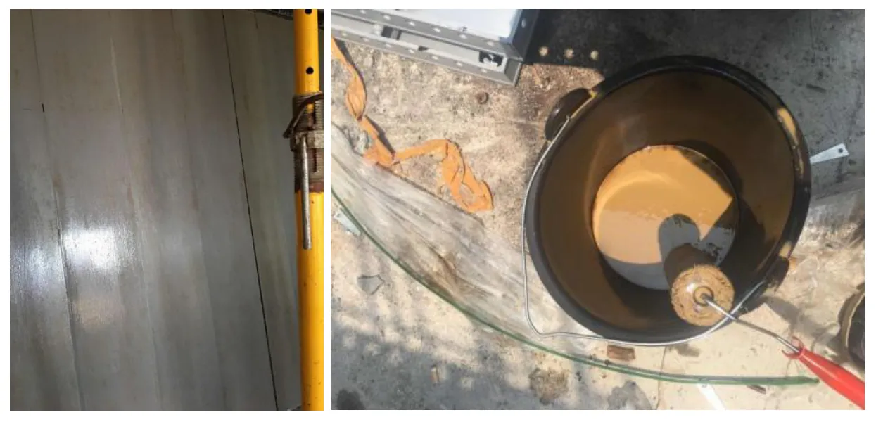 Bề mặt đã quét chất tháo khuôn và thùng chứa chất tháo khuôn.